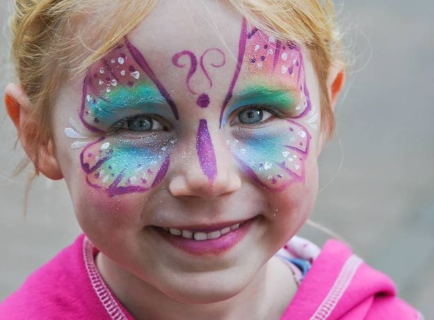 Face painting with Klafame