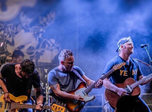 Live-Musik im Biergarten mit der Band 'Moose Crossing'