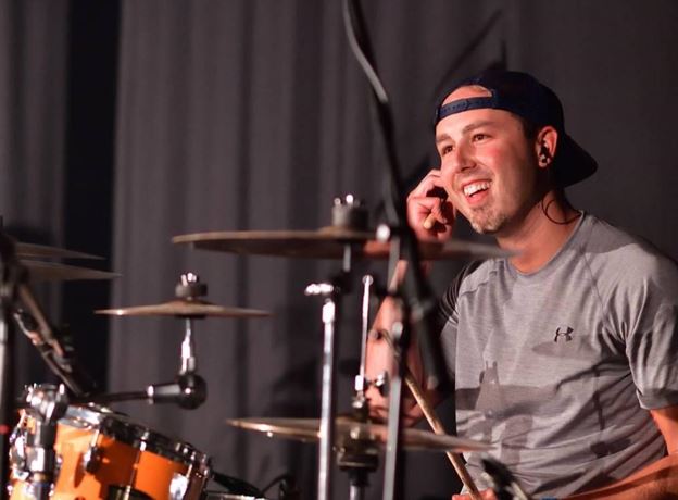 Live music with 'Barfuaß i da Söck'